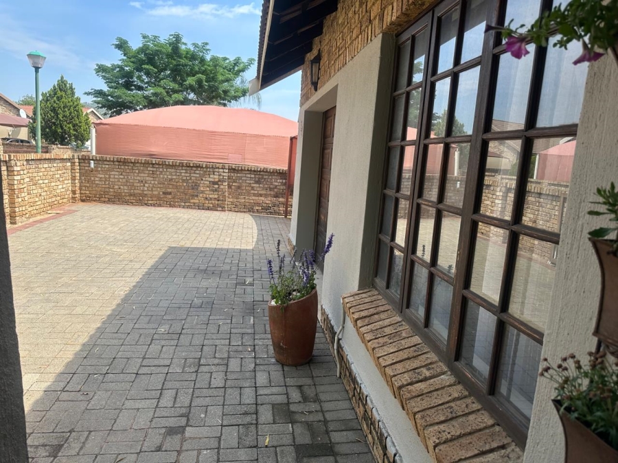 9 Bedroom Property for Sale in Safari Gardens North West